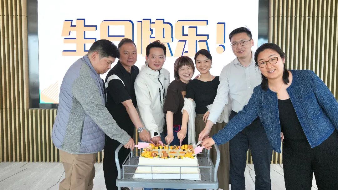 20260612122252_2568 蛋糕合影 430.jpg